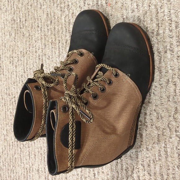 Sorel PDX Wedges - Picture 2 of 9